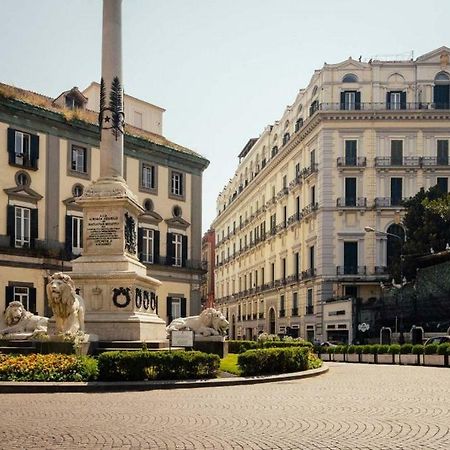 La Dimora Di Chiaia Apartment Napoli Bagian luar foto