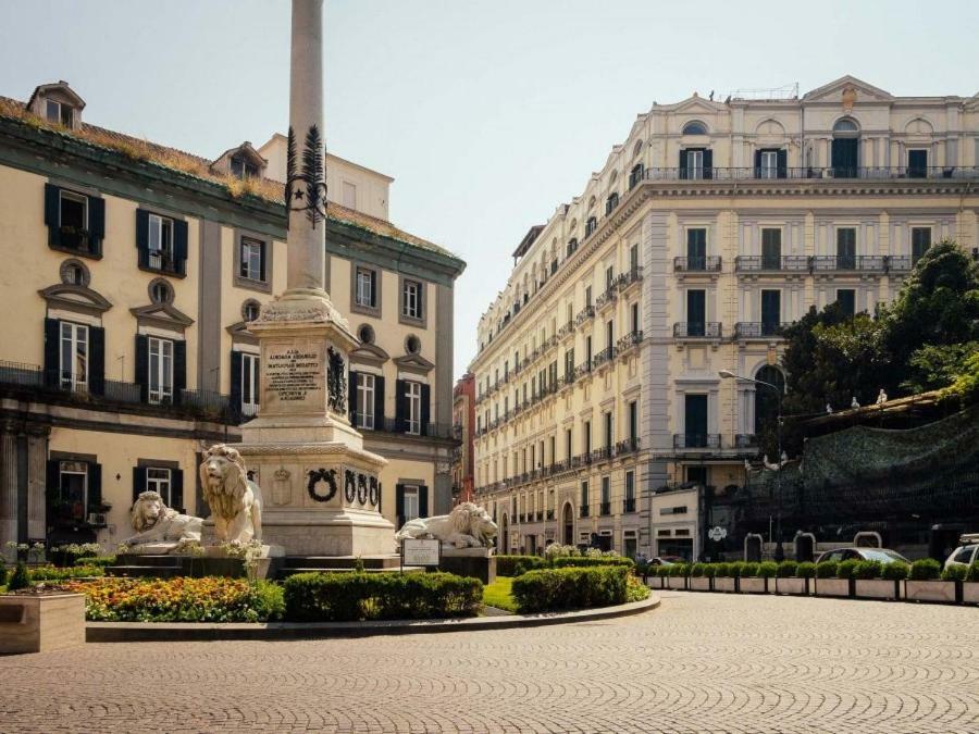 La Dimora Di Chiaia Apartment Napoli Bagian luar foto